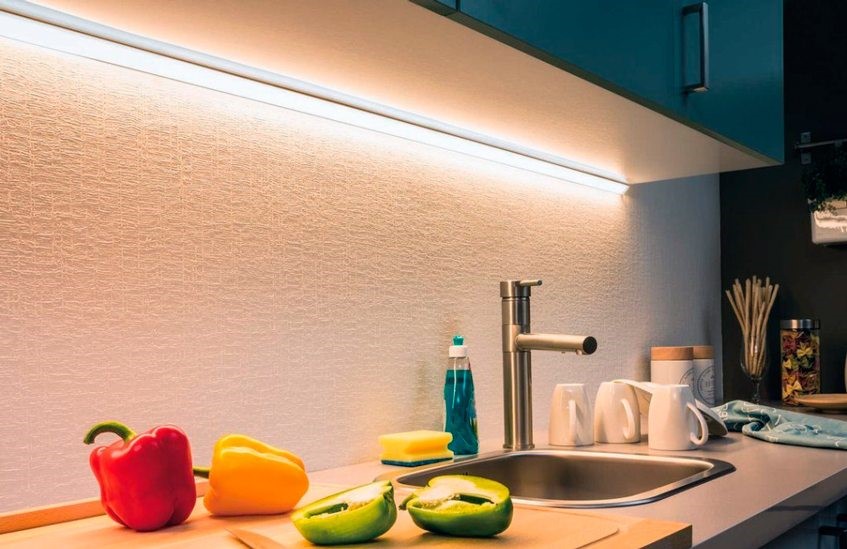Зонирование кухни при помощи освещения